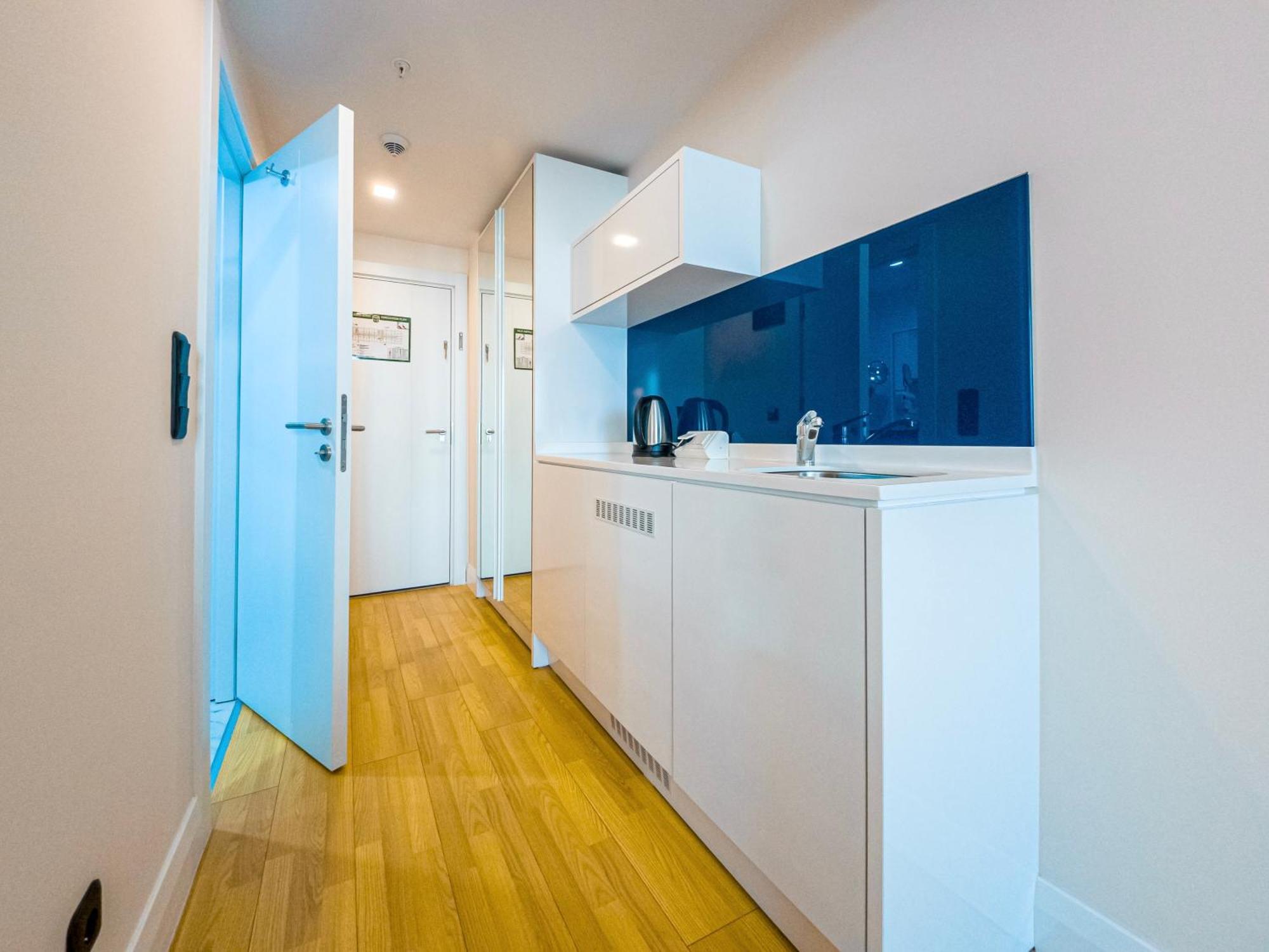 Seaside Dreams & Sunset Views, Luxury Retreat At Orbi באטומי